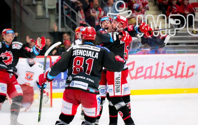 Semifinále play off: Třinec - Hradec