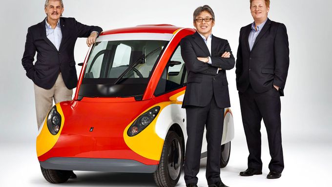 Rekordně úsporné miniauto od Shellu se svými tvůrci.