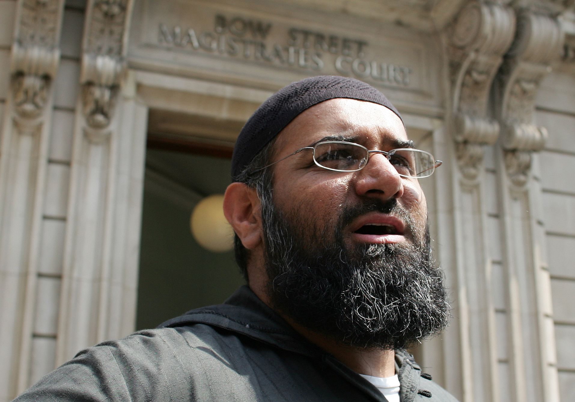 Britský radikální islámský duchovní Anjen Choudary.