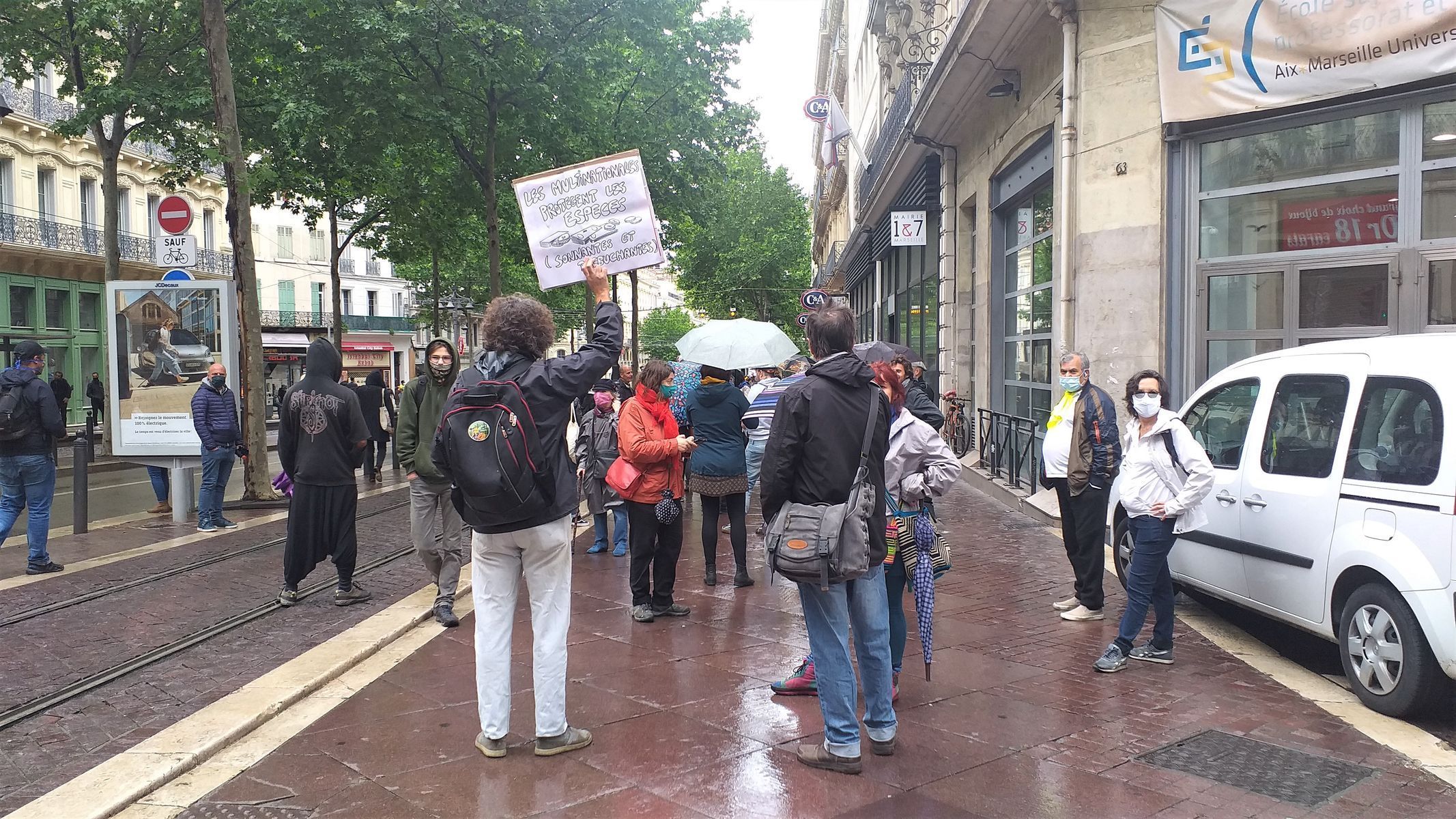 Protest v Marseille kvůli opatřením vlády proti koronaviru.