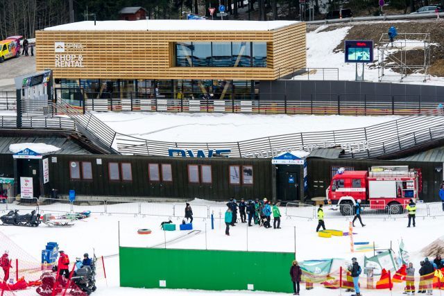 Ve Špindlerově Mlýně se zřítilo nástupiště na lanovku
