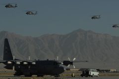Při útoku na konvoj NATO v Afghánistánu zemřel voják aliance