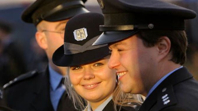 Policisté dostanou od roku 2014 přidáno několik set korun.