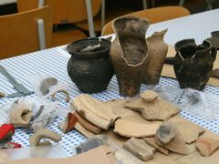 Archeologické nálezy ze školních sbírek univerzity v Plzni.