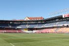 Na Letnou stále ještě nemohli kvůli výtržnostem z konce loňské sezony diváci, a tak stadion zel prázdnotou.