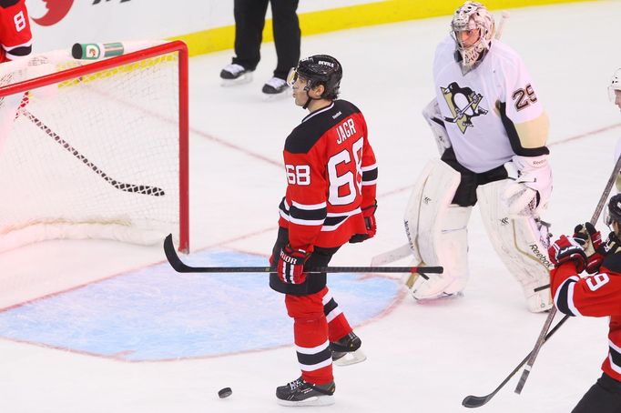 New Jersey Devils - Pittsburgh Penguins: Jaromír Jágr v akci