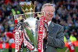 Po dlouhých 26 sezonách se naplnila v roce 2013 kariéra Sira Alexe Fergusona, jednoho znejvětších trenérů fotbalové historie. Podívejte se na jeho úspěchy a pády obrazem.