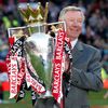Sir Alex Ferguson s trofejí pro vítěze Premier League