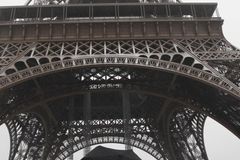 Eiffelova věž byla kvůli bombové hrozbě opět evakuována