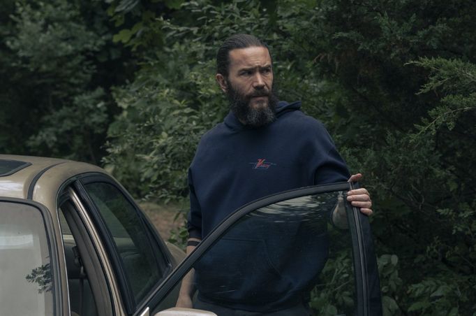 Tom Pelphrey jako šéf zločinecké skupiny Robbie v seriálu Jednotka.