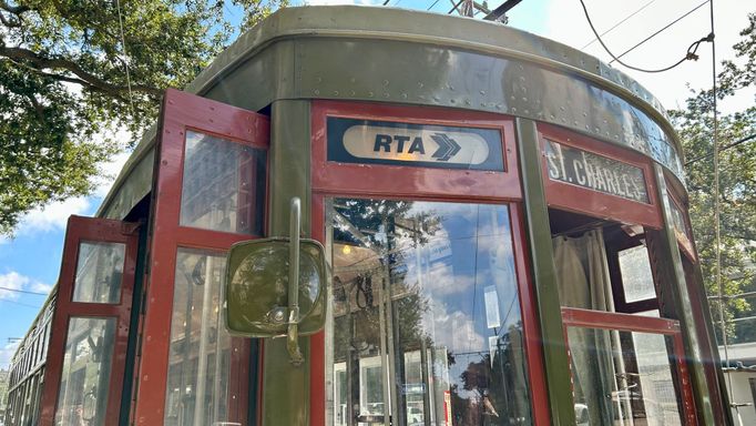 New Orleans. Nejstarší stále fungující tramvajová linka na světě.