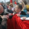 Rvačka mezi čínskými a tibetskými vlajkonošemi