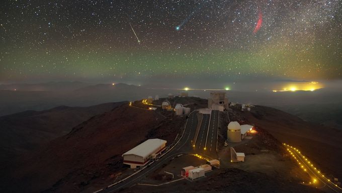 Nahlédněte do nekonečné pouště Atacama, kde se skrývají tři supermoderní observatoře. Ty jsou pro lidi celého světa důležitým oknem do vesmíru.