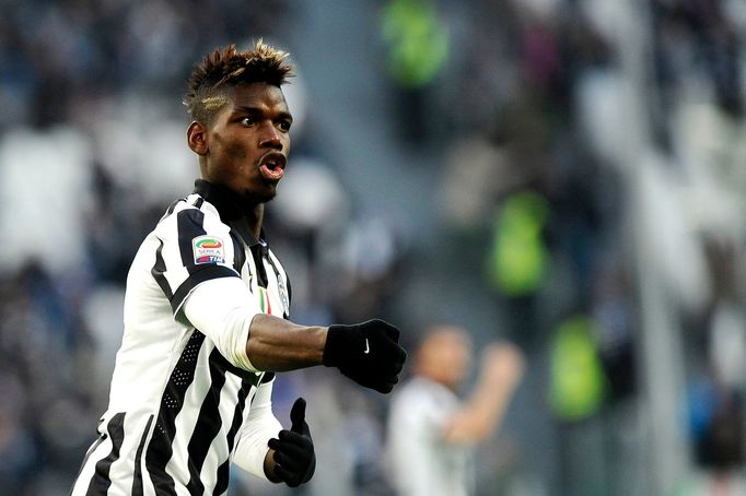 Paul Pogba slaví branku Juventusu v Serii A