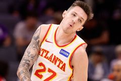 Krejčího černá práce. Za 32 minut jednou vystřelil, přesto pomohl Hawks k výhře