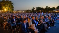 Středečním koncertem Lizz Wrightové vyvrcholil cyklus koncertů Prague Sounds, který připravil festival Struny podzimu. Všechny se konaly na plovoucí scéně postavené na cípu Slovanského ostrova, kousek od Národního divadla.