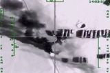 Ruské ministerstvo obrany zveřejnilo video, které nálety zachycuje.