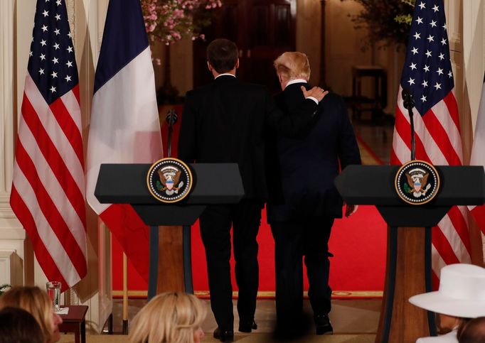 Emmanuel Macron na návštěvě u Donalda Trumpa v Bílém domě.