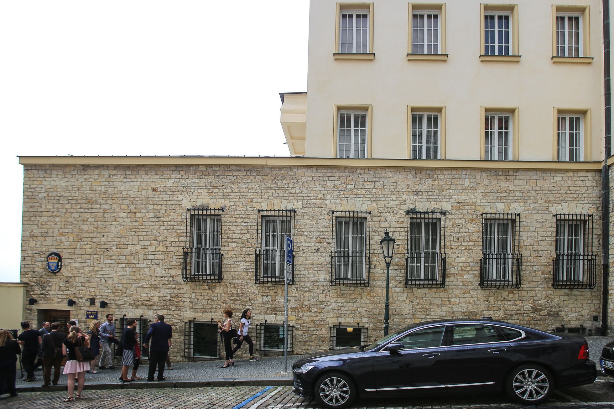 Spuštění projektu Poslední adresa - památeční štítky na domech obětí komunistického režimu, Praha