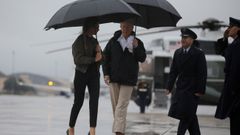 Donald Trump a jeho manželka Melania po příletu do Texasu během tropické bouře Harvey