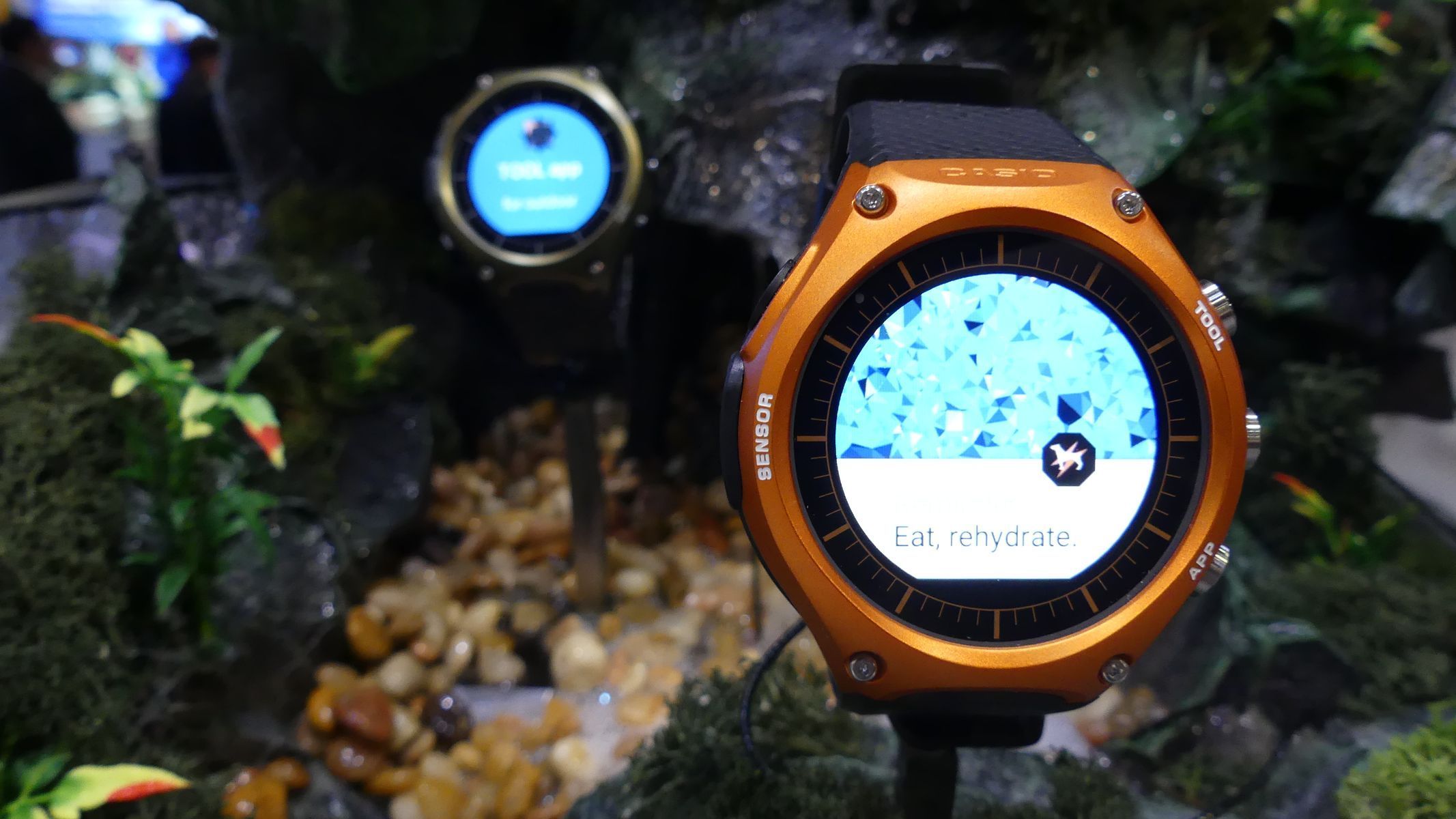 CES 2016: Casio Smart Outdoor Watch