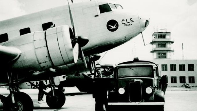 První letoun, který přistál na letišti Ruzyně