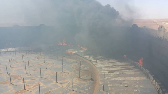Požár ropného terminálu v Libyi.
