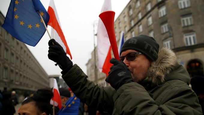Demonstrace proti vládě ve Varšavě na sklonku minulého roku, ilustrační foto.