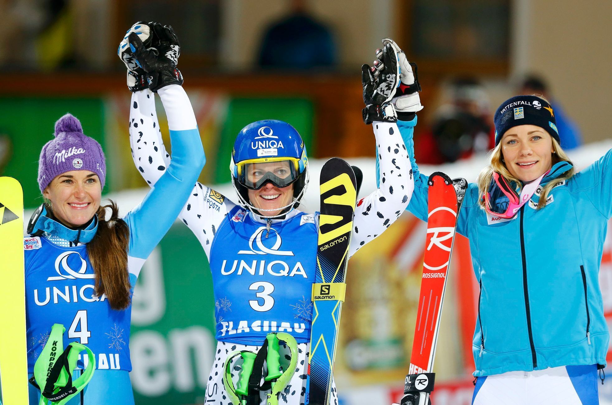 SP ve slalomu ve Flachau: Šárka Strachová, Veronika Velez Zuzulová a Frida Hansdotterová