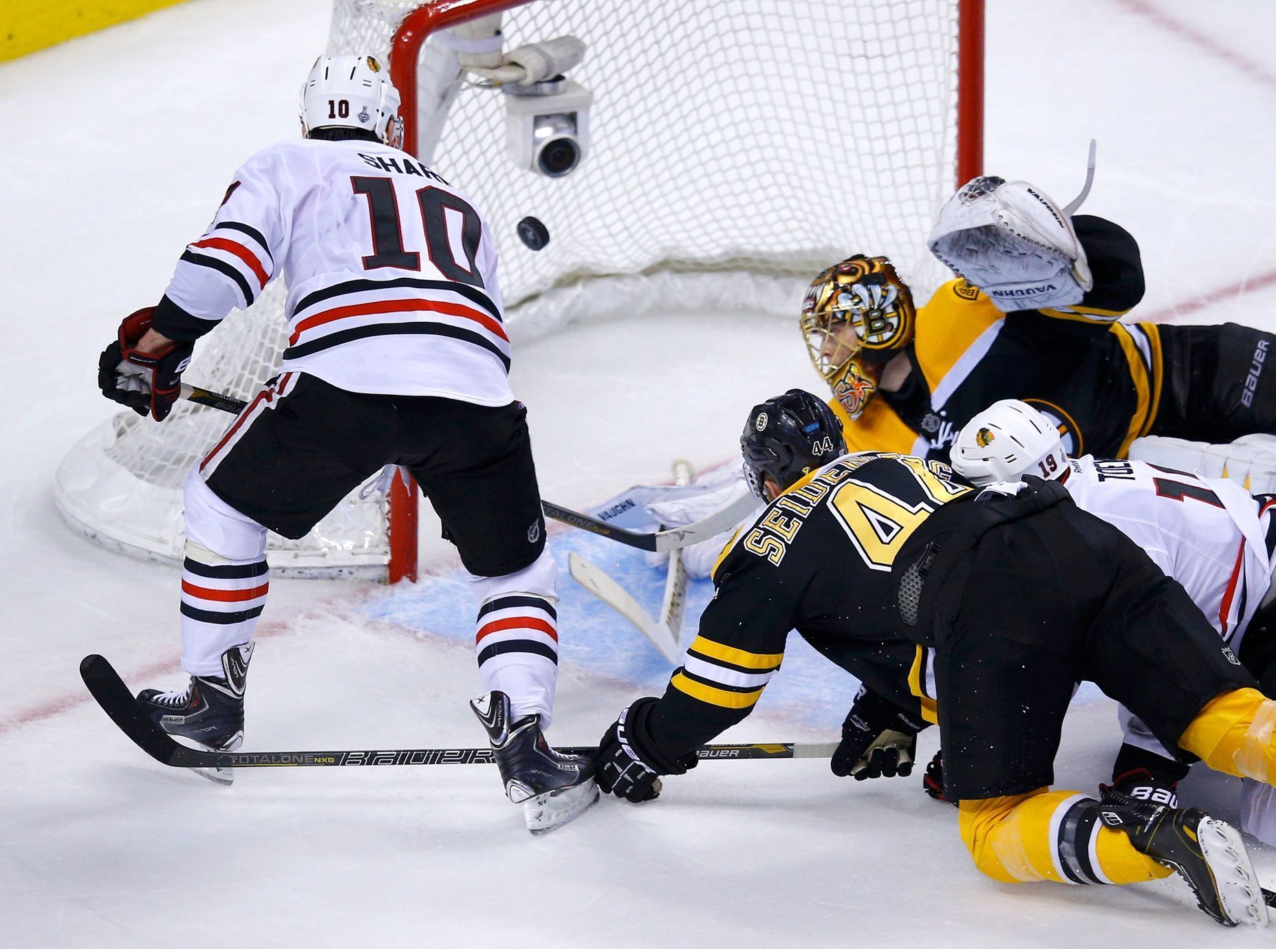 Čtvrtý finálový souboj Stanley Cupu: Boston Bruins - Chicago Blackhawks