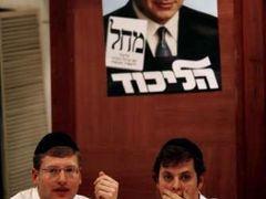 Pravicový Likud jde do voleb s expremiérem Netenjahuem.