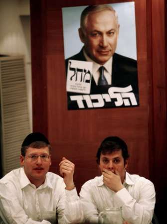 Pravicový Likud jde do voleb s expremiérem Netenjahuem