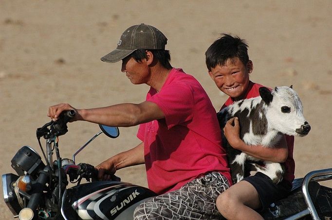 Mongolsko je zemí nekonečných pastvin. Více než dva a půl milionu lidí zde žije s několika desítkami milionů dobytka.