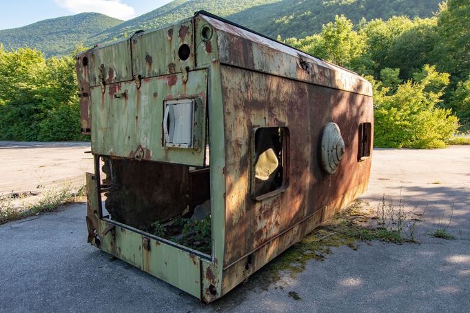 Před 30 lety bylo za občanské války zničeno podzemní letiště Željava, vybudované jugoslávskou armádou.