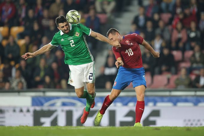 Conor McLaughlin a Jan Bořil v zápase Česko - Severní Irsko