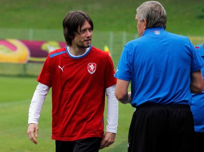 Tomáš Rosický a lékař týmu Krejčí. Trénink Čechů před čtvrtfinále