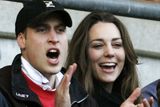 Astrologové přiznávají, že nemohou potvrdit přesnost svých předpovědí z několika důvodů. Největším problémem je, že neznají přesný čas narození Middletonové. U prince Williama byl veřejně oznámen v rámci národního zájmu. Princ William a Kate Middletonová na rugby (únor 2007).