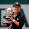 Ashleigh Bartyová slaví vítězství ve French Open 2019