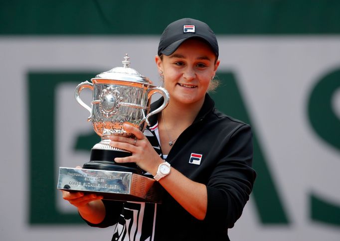 Ashleigh Bartyová slaví vítězství ve French Open 2019