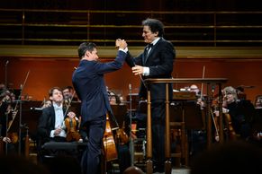 Frankfurtský orchestr přivezl Dvořáka s německou precizností a francouzskou elegancí