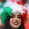 Íránská fanynka na zápase MS 2022 Wales - Írán