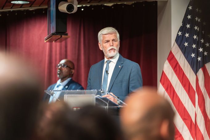 Prezident Petr Pavel vystoupil se svou přednáškou na Harvardu, jedné z nejprestižnějších univerzit světa. Čeští studenti si pro hlavu státu nachystali malé překvapení.