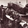 Osádka rtm. Josefa Bernata  311. čs. bombardovací peruti RAF 1941 East Wretham Wellington 2.zprava Josef Horák z Lidic