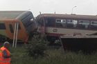 Na Hodonínsku se srazil vlak s traktorem. Jeden člověk zemřel, spoje na Slovensko stojí