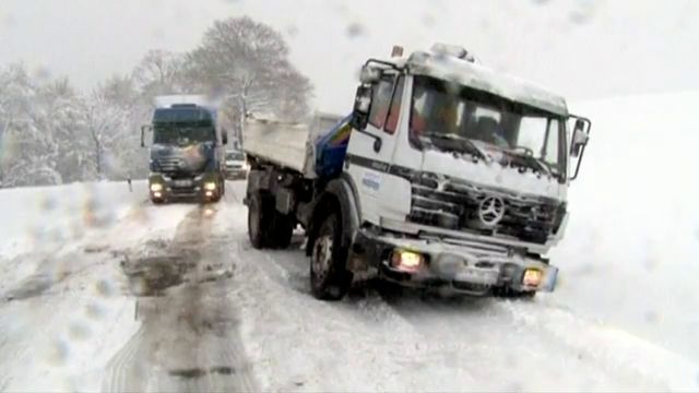 Video:Tak vypadá sněhová kalamita u hranic Německa a Česka