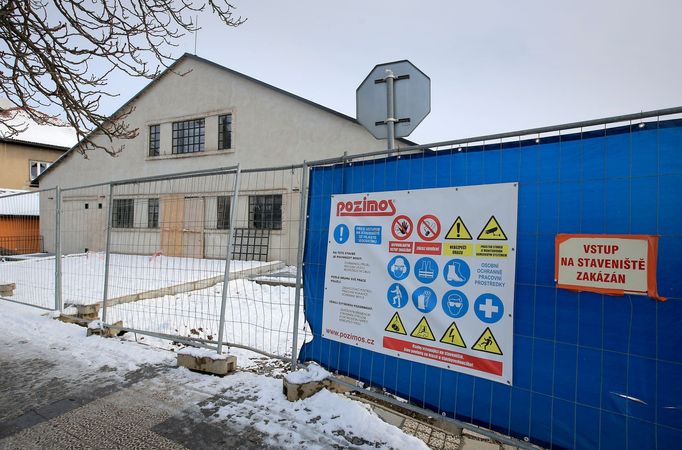 V Galerii Středočeského kraje se blíží k závěru přestavba bývalé konírny (na snímku) na kongresové centrum.