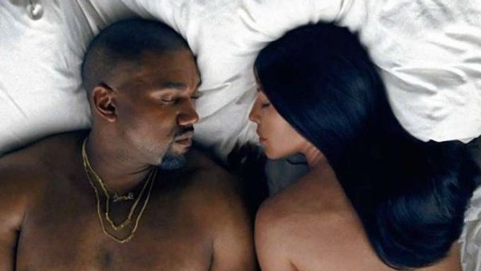 Kanye West a Kim Kardashian v klipu Famous