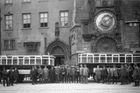 Natrvalo se do pražských ulic vrátily autobusy až 21. června 1925 v režii Elektrických podniků hlavního města Prahy, dnes DPP.