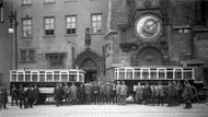 Natrvalo se do pražských ulic vrátily autobusy až 21. června 1925 v režii Elektrických podniků hlavního města Prahy, dnes DPP.