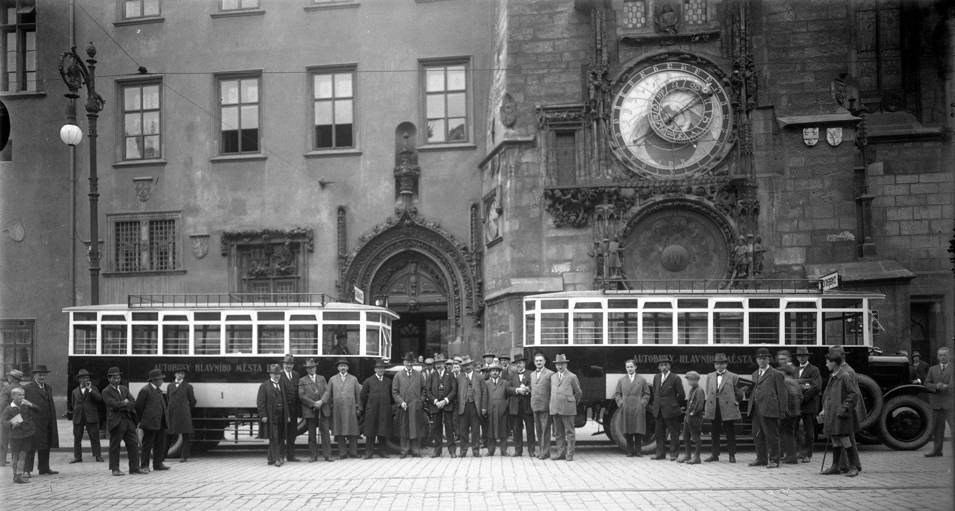 autobusy Praha historie